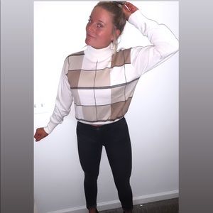 Cute vintage turtle neck .